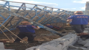 Afyonkarahisar'da tadilat yapılan ağılın çatısı çöktü, 3 işçi yaralandı