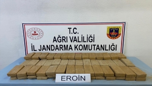 Ağrı'da araziye bırakılan 2 çuvalda 51 kilogram eroin ele geçirildi