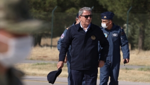 Akar, TSK'nın komuta kademesi ile 2. Ordu Karargahı'nı ziyaret etti