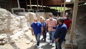 Anadolu Efes'in Hırvat oyuncusu Krunoslav Simon'a Malatya'da fahri hemşehrilik beratı verildi