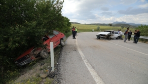 Ankara'da iki otomobil çarpıştı: 5 yaralı