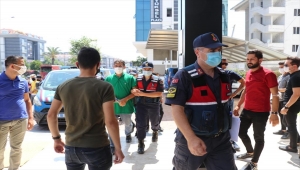 Antalya'da eşi tarafından silahla kazara vurulduğu iddia edilen kadın öldü
