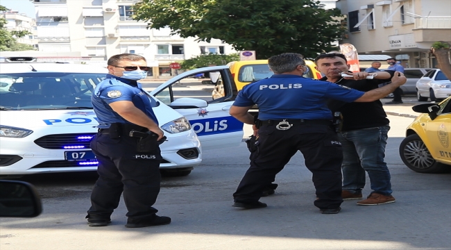 Antalya'da işten çıkartılan kişi, taksi durağındaki görevliyi silahla yaraladı 