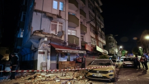 Avcılar'da bir apartmanın balkonu çöktü