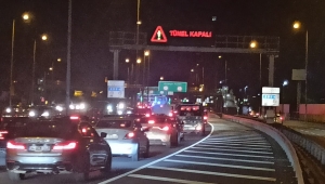Avrasya Tüneli'nde seyir halindeki araçta çıkan yangın söndürüldü 