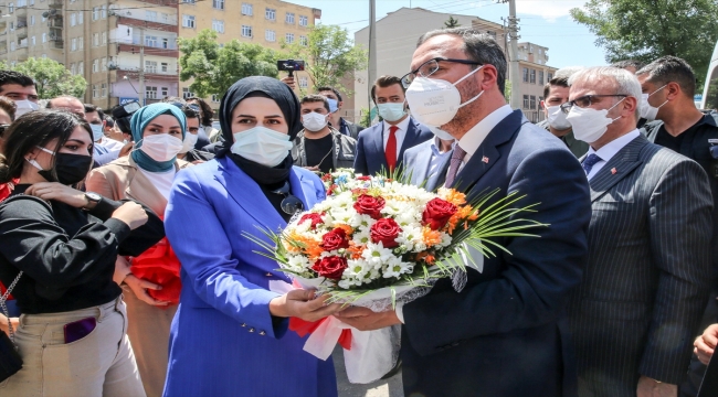 Bakan Kasapoğlu, Diyarbakır'da esnafı ziyaret etti