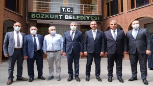 Bakan Kasapoğlu, sezonu iki kupayla tamamlayan Kastamonu Belediyespor Kadın Hentbol Takımı'nı kutladı