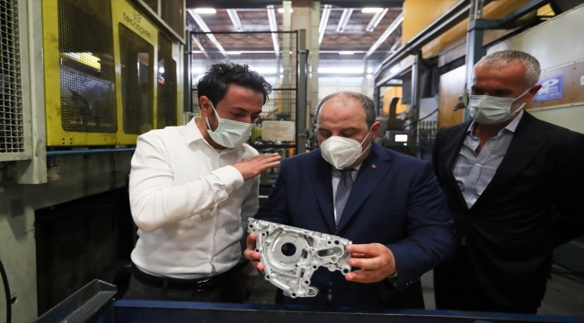 Bakan Varank, yüksek basınçlı alüminyum döküm otomotiv parçası üreten firmayı ziyaret etti: