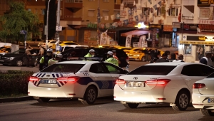 Başkentte polis kontrol noktasında "dur" ihtarına uymayan kişi gözaltına alındı