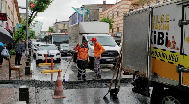 Beyoğlu'nda çökme meydana gelen yol trafiğe kapatıldı
