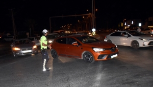 Bodrum'da Kovid-19 aşısı olmak isteyen vatandaşlar hastanede yoğunluğa neden oldu