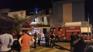 Bursa'da koltuk üretim işletmesinde çıkan yangın söndürüldü