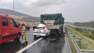Bursa'da tıra çarpan otomobilin sürücüsü hayatını kaybetti
