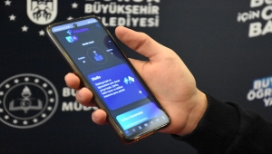 Bursa'da üniversite sınavına hazırlanan öğrencilere 300 bin soruluk çevrim içi uygulama desteği 