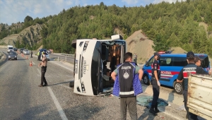 Denizli'de midibüs devrildi: 22 yaralı