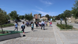 Elazığ'da öğrenciler tarihi mekanlarda masalla buluşuyor