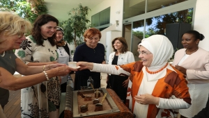 Emine Erdoğan, Antalya Diplomasi Forumu'na katılan liderlerin eşleriyle bir araya geldi