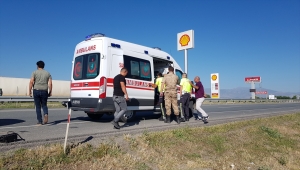 Erzincan'da sulama kanalına devrilen otomobildeki 6 kişi yaralandı