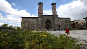 Erzurum'un simgelerinden Çifte Minareli Medrese, 'Vakıf Eserleri Müzesi' olarak misafirlerini ağırlayacak