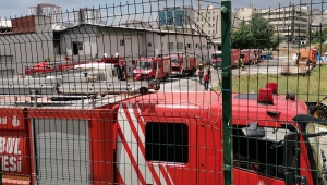 GÜNCELLEME 3 - Küçükçekmece'de kağıt ambalaj fabrikasında çıkan yangın söndürüldü