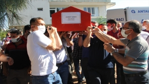 GÜNCELLEME - Antalya'da otomobilin ağaca çarpması sonucu hayatını kaybeden askerin cenazesi defnedildi