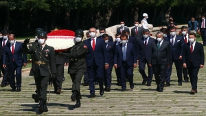 Hakimler ve Savcılar Kurulu üyeleri Anıtkabir'i ziyaret etti