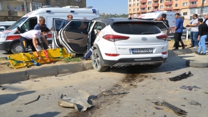 Hakkari'de otomobil ile hafif ticari araç çarpıştı: 9 yaralı