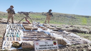 Hakkari'de PKK'lı teröristlere ait silah ve çok sayıda mühimmat ele geçirildi