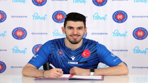Halkbank'ta genç oyuncu Efe Bayram'ın sözleşmesi yenilendi