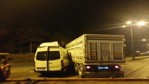 Hatay'da tır ile minibüs çarpıştı: 7 yaralı