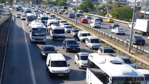 İstanbul'da kademeli normalleşmeyle trafikte yoğunluk yaşanıyor 