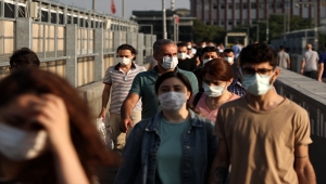 İstanbul'da sokağa çıkma kısıtlamasının sona ermesiyle trafik yoğunluğu arttı