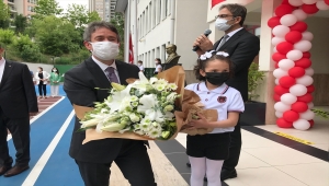 İstanbul Milli Eğitim Müdürü Levent Yazıcı Ataşehir'de okul yaz etkinliğine katıldı