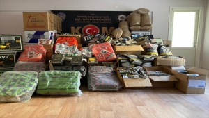 İzmir'de durdurulan kamyonette makaron, sahte bandrol ve tütün ele geçirildi