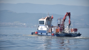 İzmit Körfezi'nde müsilaj temizleme çalışmaları devam ediyor