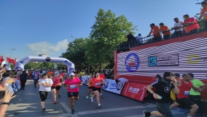 Kadıköy'de "Amazfit Cadde 10K Koşusu" düzenlendi