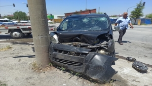 Kahramanmaraş'ta otomobil ile hafif ticari aracın çarpışması sonucu 5 kişi yaralandı