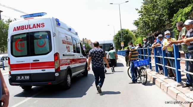 Kayseri'de panelvanın çarptığı 16 yaşındaki genç ağır yaralandı