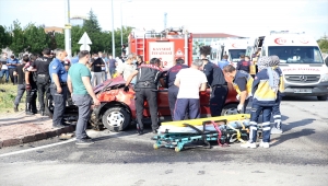 Kayseri'de polis aracıyla otomobil çarpıştı: 2'si polis 5 yaralı