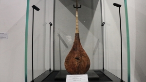 Kazakistan'da "Ulu Bozkırda Dombra Sesi" sergisi açıldı