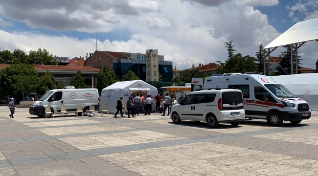 Kırşehir'de kent meydanına aşı seferberliği için çadır kuruldu