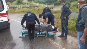 Kocaeli'de panelvan su kanalına devrildi: 2 yaralı