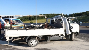 Kuzey Marmara Otoyolu'nda kamyonet tıra çarptı: 1 ölü, 1 yaralı