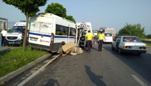 Manisa'da 5 aracın karıştığı zincirleme trafik kazasında 17 kişi yaralandı