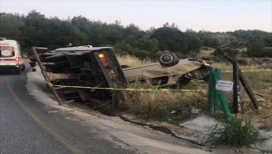 Manisa'da devrilen çekicinin sürücüsü hayatını kaybetti
