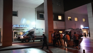 Mardin'de hafif ticari aracın çarptığı 2 öğretmen hayatını kaybetti