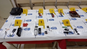 Mardin'de kek, çikolata paketi ile şarj aleti içerisine yerleştirilmiş plastik patlayıcı ele geçirildi