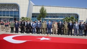 Mardin'de silah kazası sonucu şehit olan askerin naaşı memleketine uğurlandı