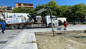 Marmara Adası sahilinde müsilaj temizliği sürüyor