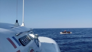 Marmaris açıklarında lastik bottaki 13 düzensiz göçmen kurtarıldı